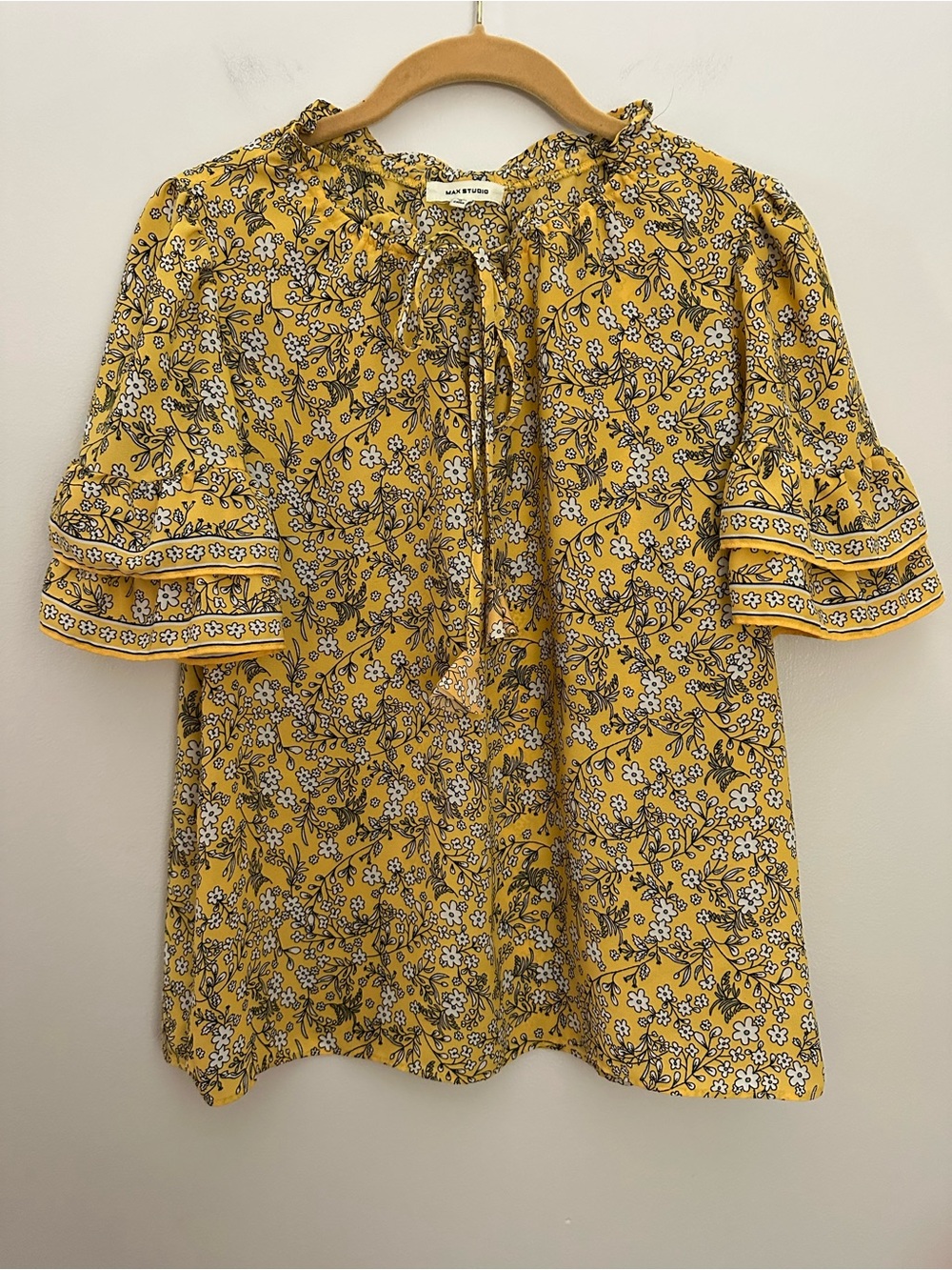 Max Studio Floral Blouse Small Yellow Like New